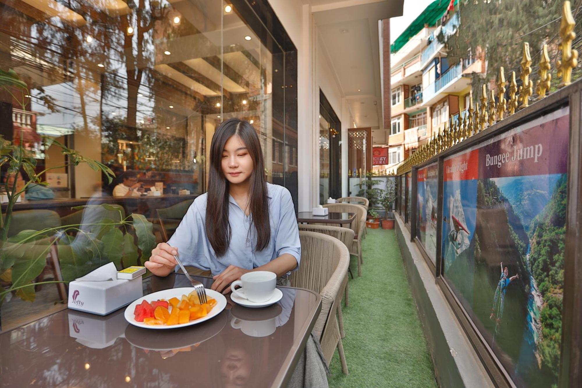 Lakhey Hotel Катманду Экстерьер фото